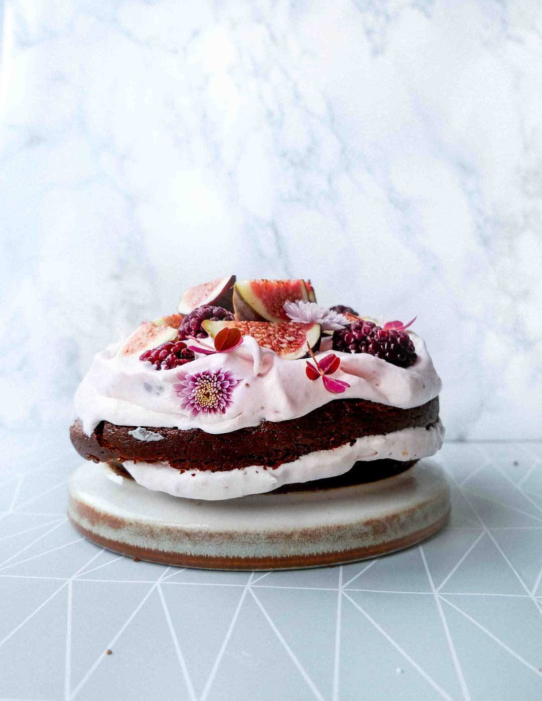 vegan chocolate cake cream