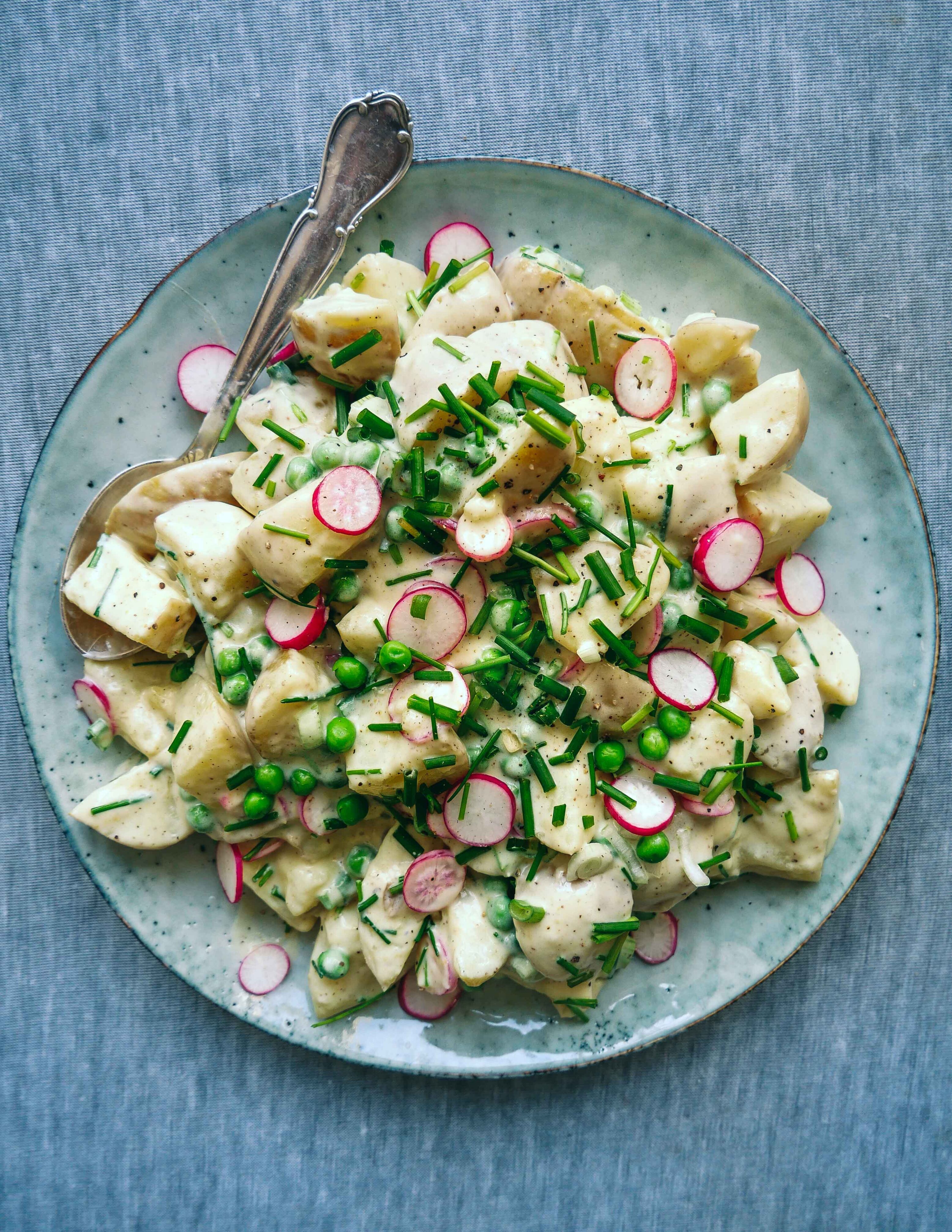 Potato Salad – Classic cold salad with potatoes and dressing ↓