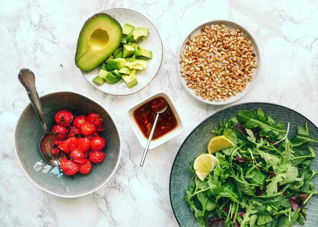 rucola salad with baked tomatoes