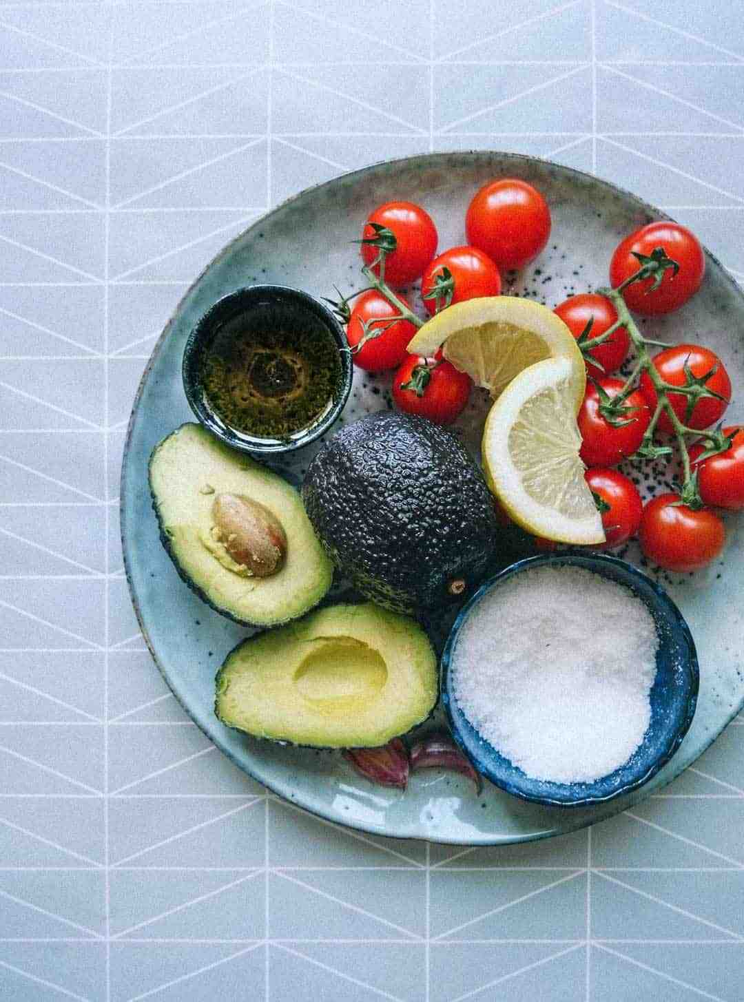 Avocado and tomato salad ingredients