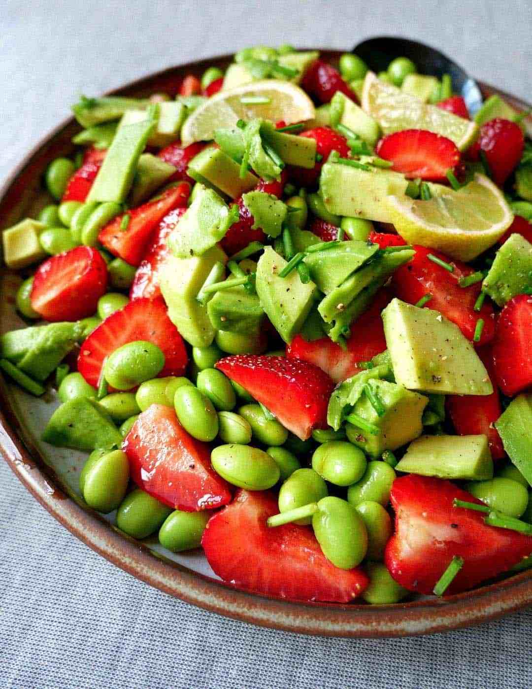 salat-jordbaer-avocado-sommer