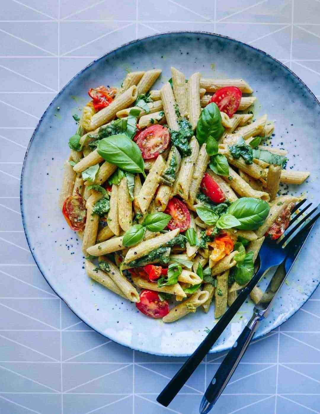 Creamy Pasta Penne – 10 minute recipe with Pesto and Lemon